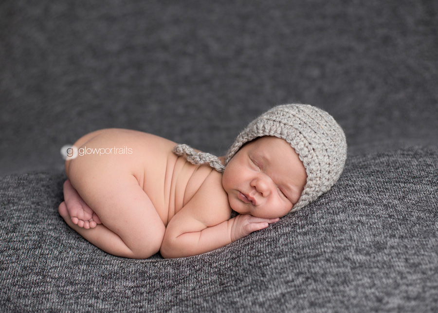 glow portraits bum up in air pose