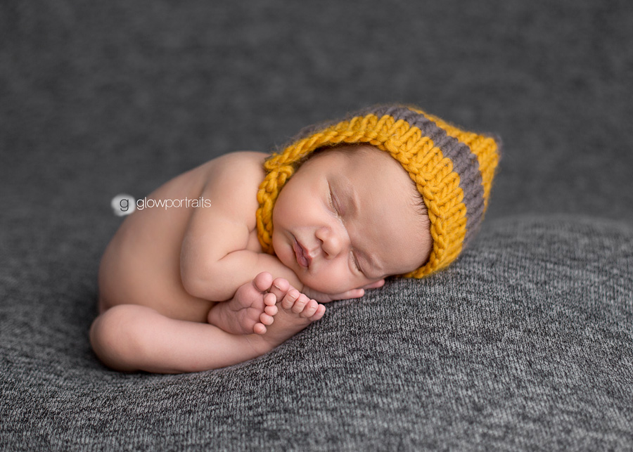 british columbia newborn photographer taco pose, beanbag pose