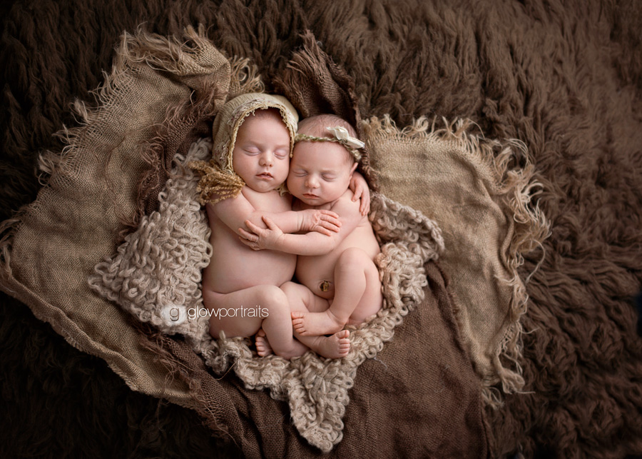 twin girls holding pose