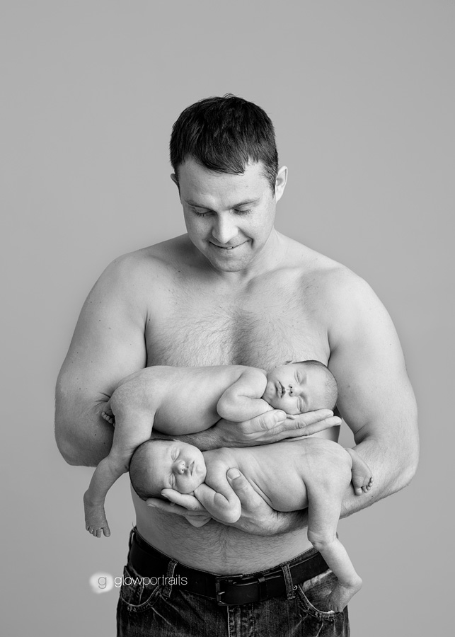 twin pose with dad, dad newborn pose