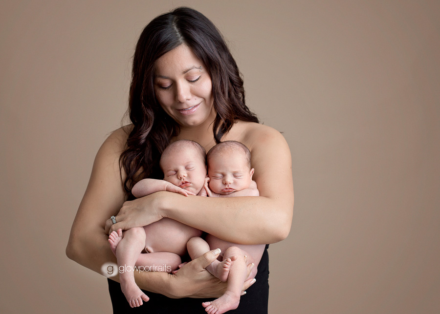 mom and twin pose, mom and newborn