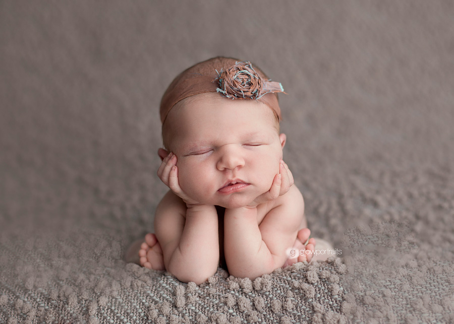 baby-photographer-british-columbia froggy pose, head in hands pose