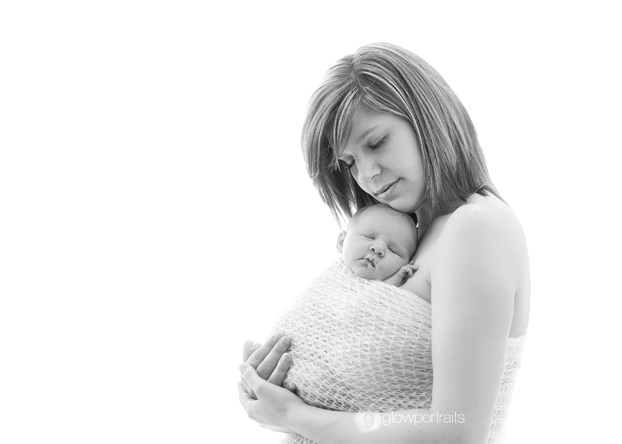 fort st john baby photographer mom and newborn pose