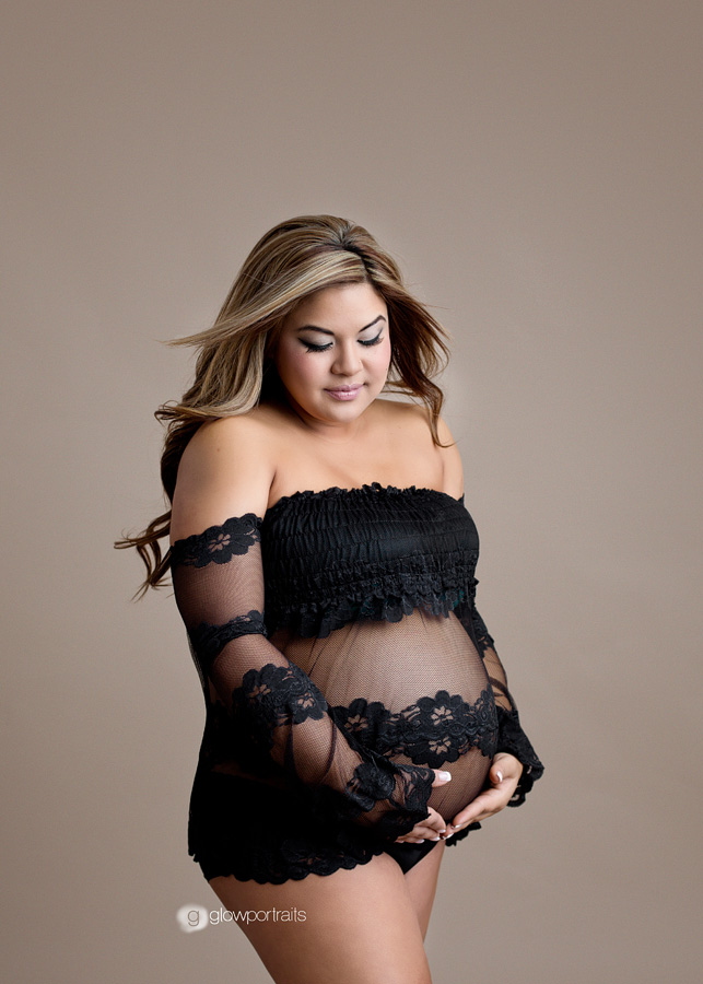 grande prairie alberta maternity photographer pregnancy pose, black top