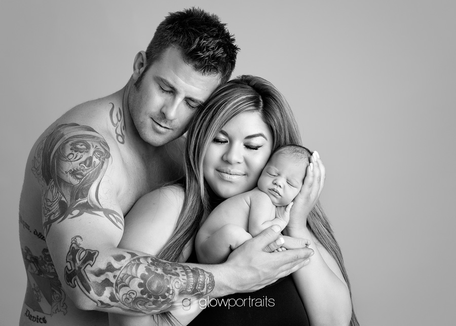 glow portraits by alli mom dad and newborn pose