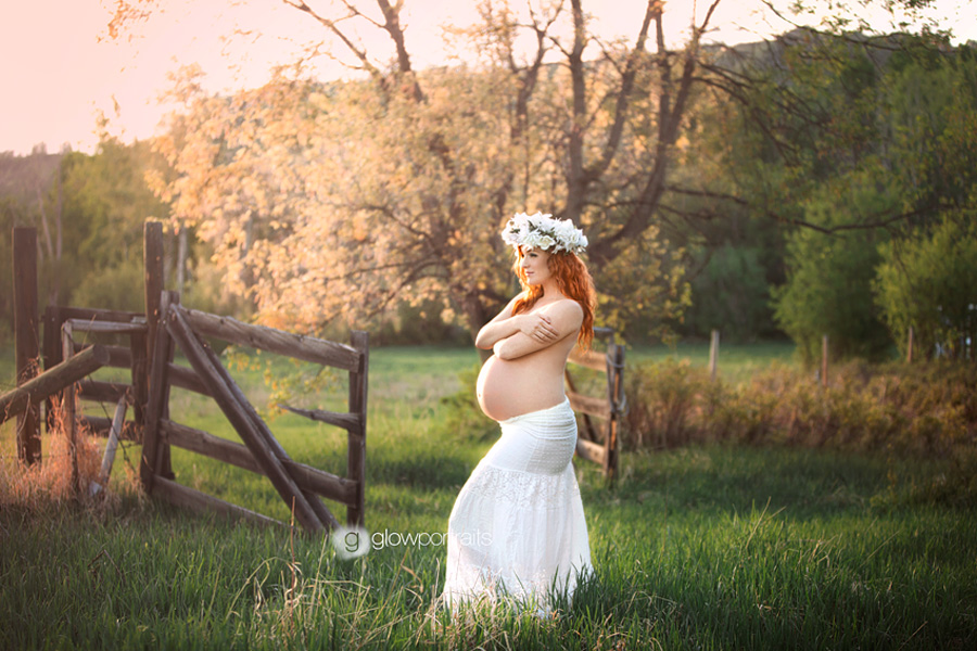 maternity pose in field
