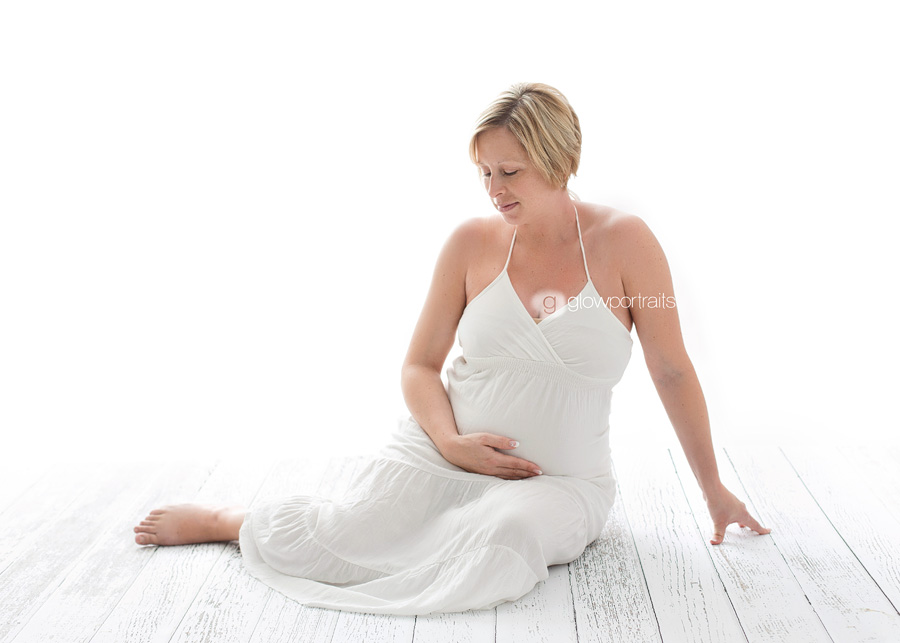 maternity pose lying down