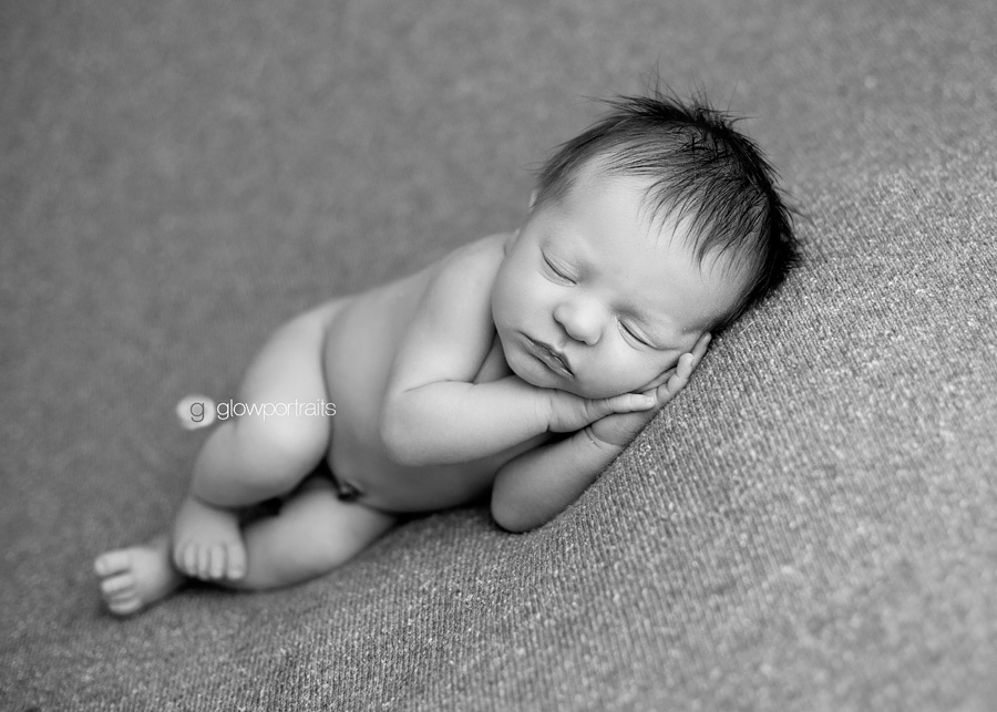 newborn pose lying praying side pose
