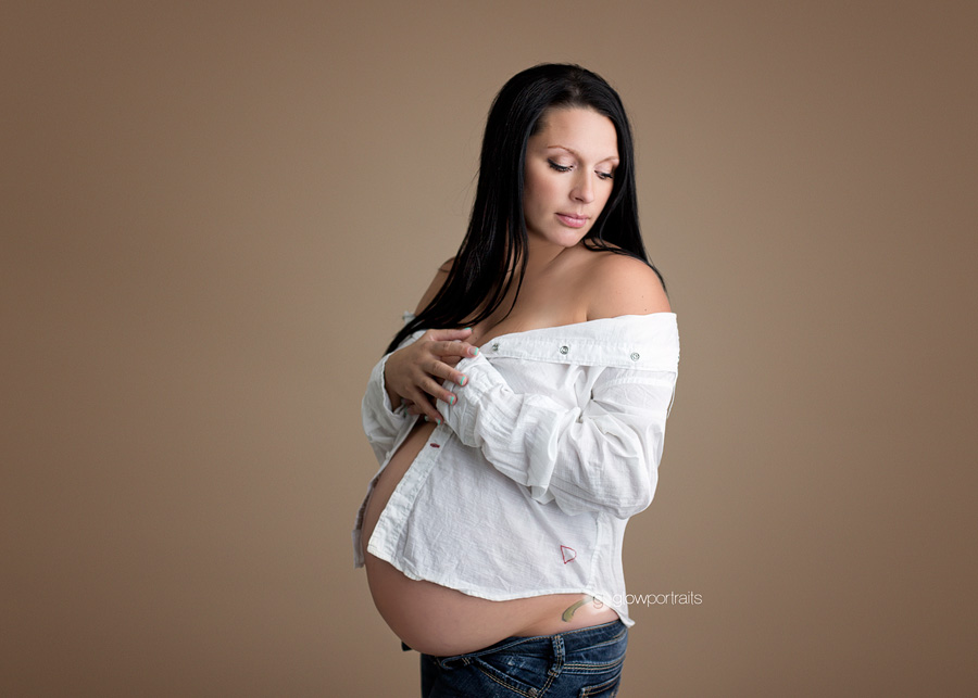 maternity session pose