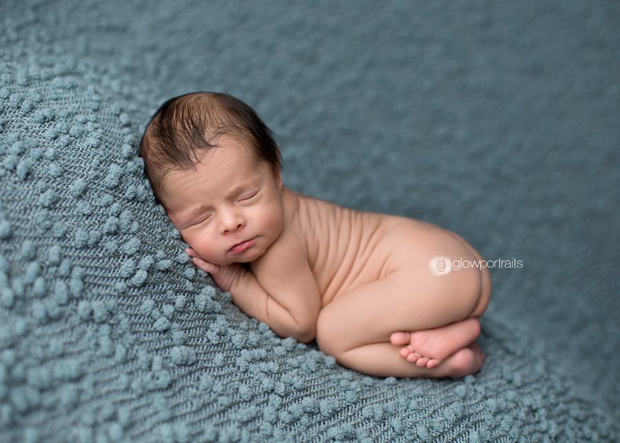 bum up newborn pose