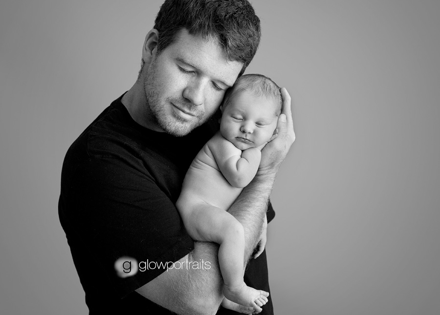 daddy snuggle newborn baby photograph session