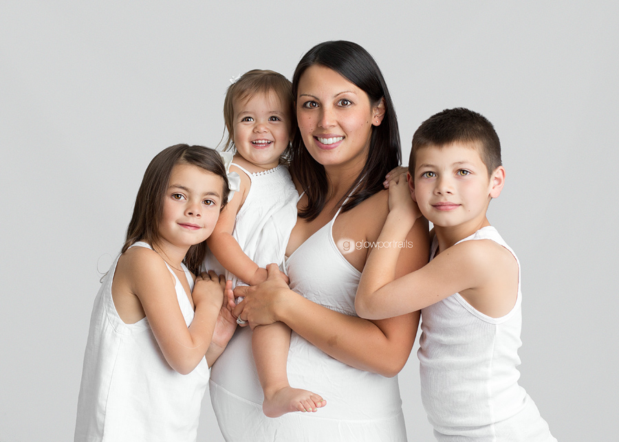 mom and children maternity pose