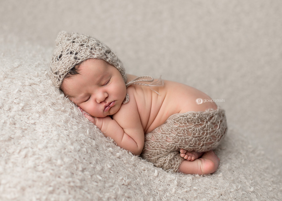 tushie up newborn pose 