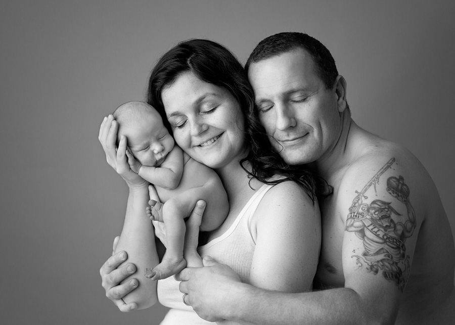 mom, dad and baby snuggling 