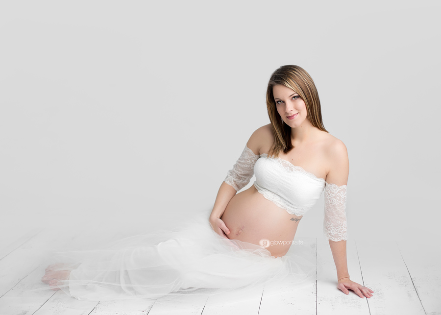 maternity pose lying on side