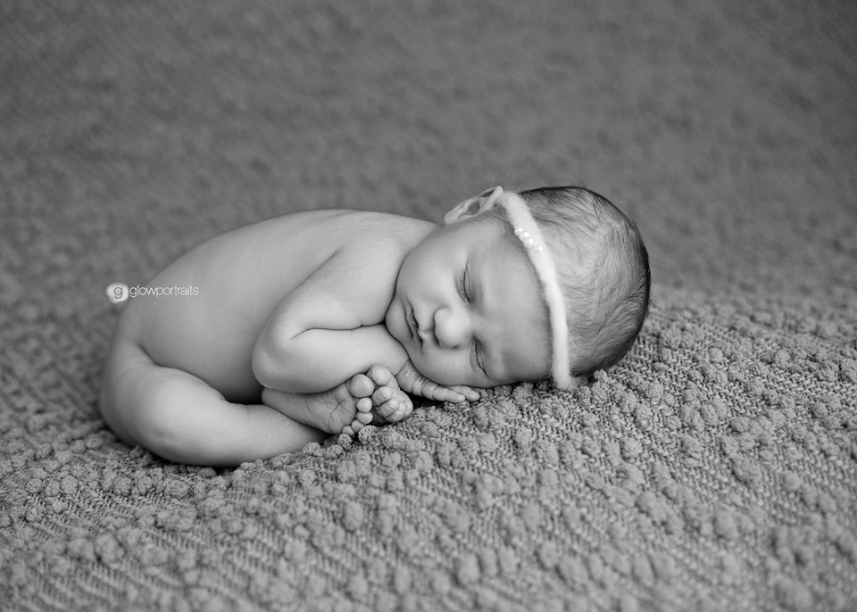 taco pose newborn photography