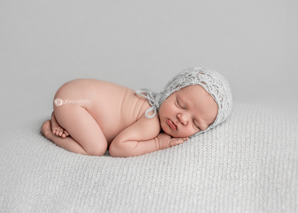 tushie up newborn pose