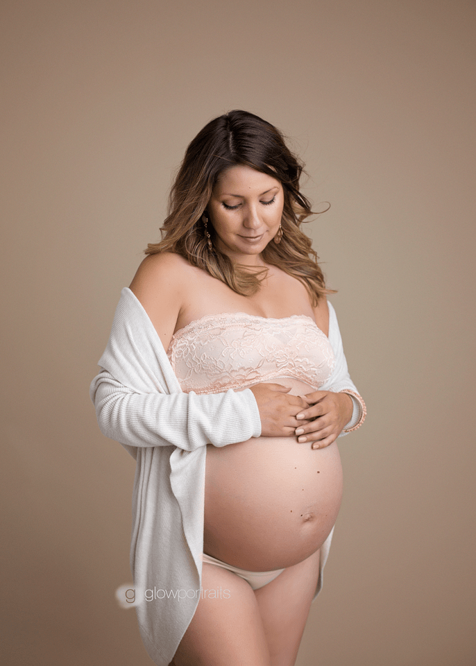glow portraits maternity photographer