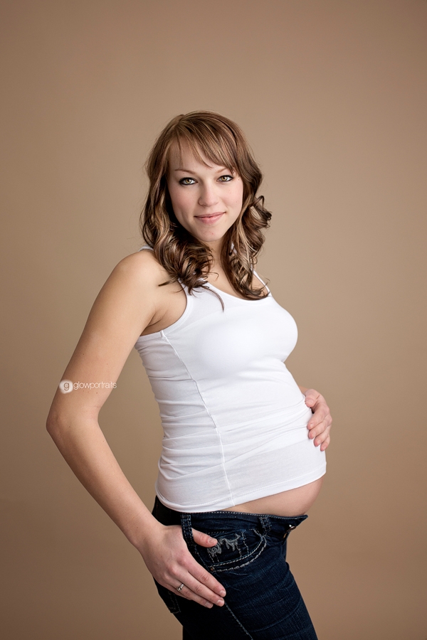maternity photographer glow portraits