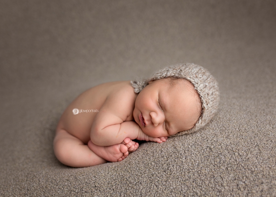 newborn photographer glow portraits