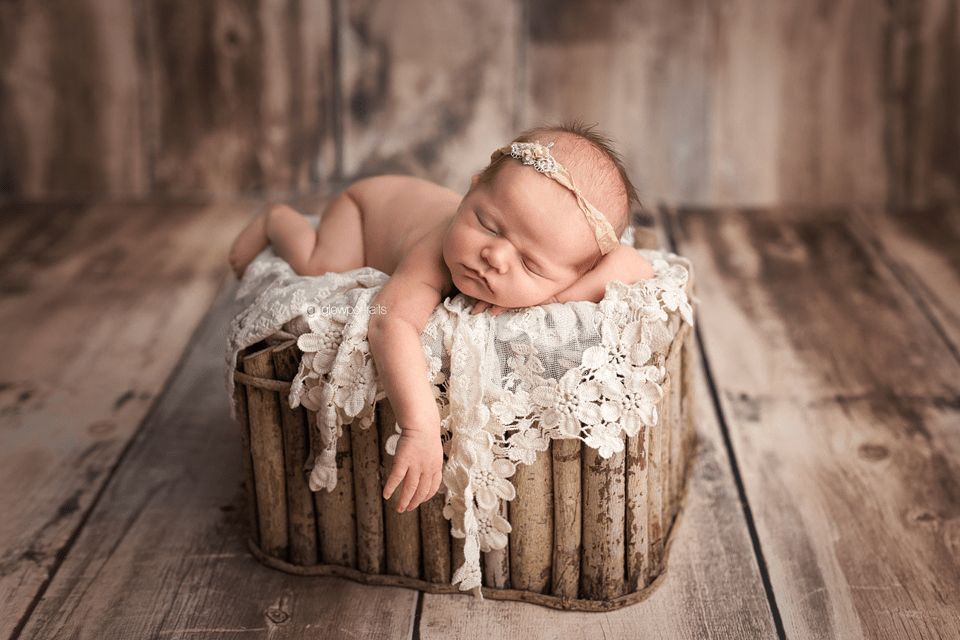 newborn photographer glow portraits