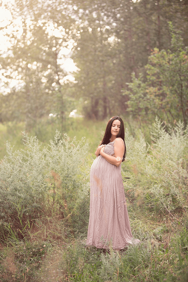 outdoor maternity photographer